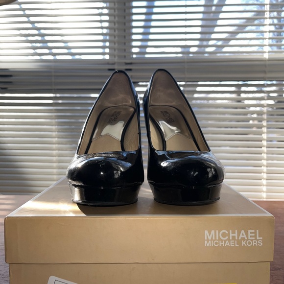 Michael Kors Black Patent Leather Ionna Pumps - Picture 2 of 6